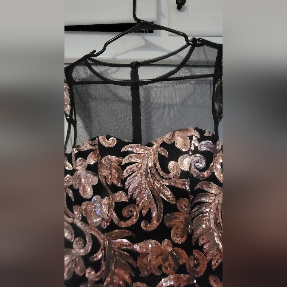 Tawny Elegant Black and Gold Evening Dress Size Medium - Picture 4 of 7